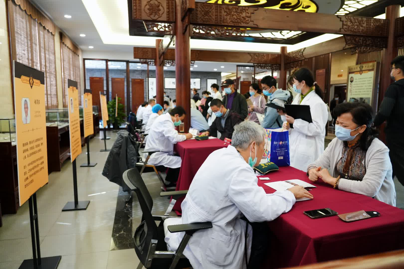 医生会诊照片.jpg