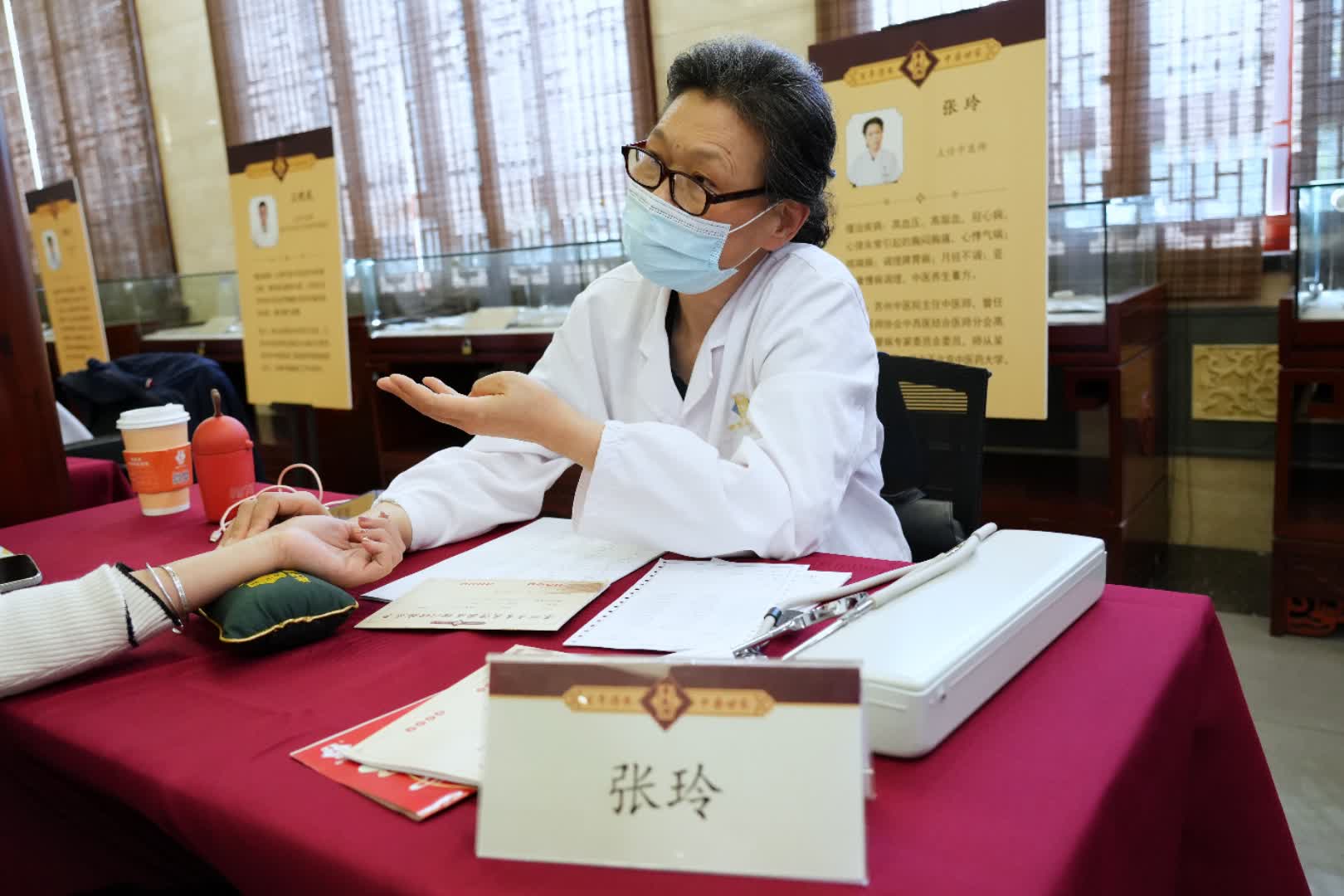 张玲.jpg